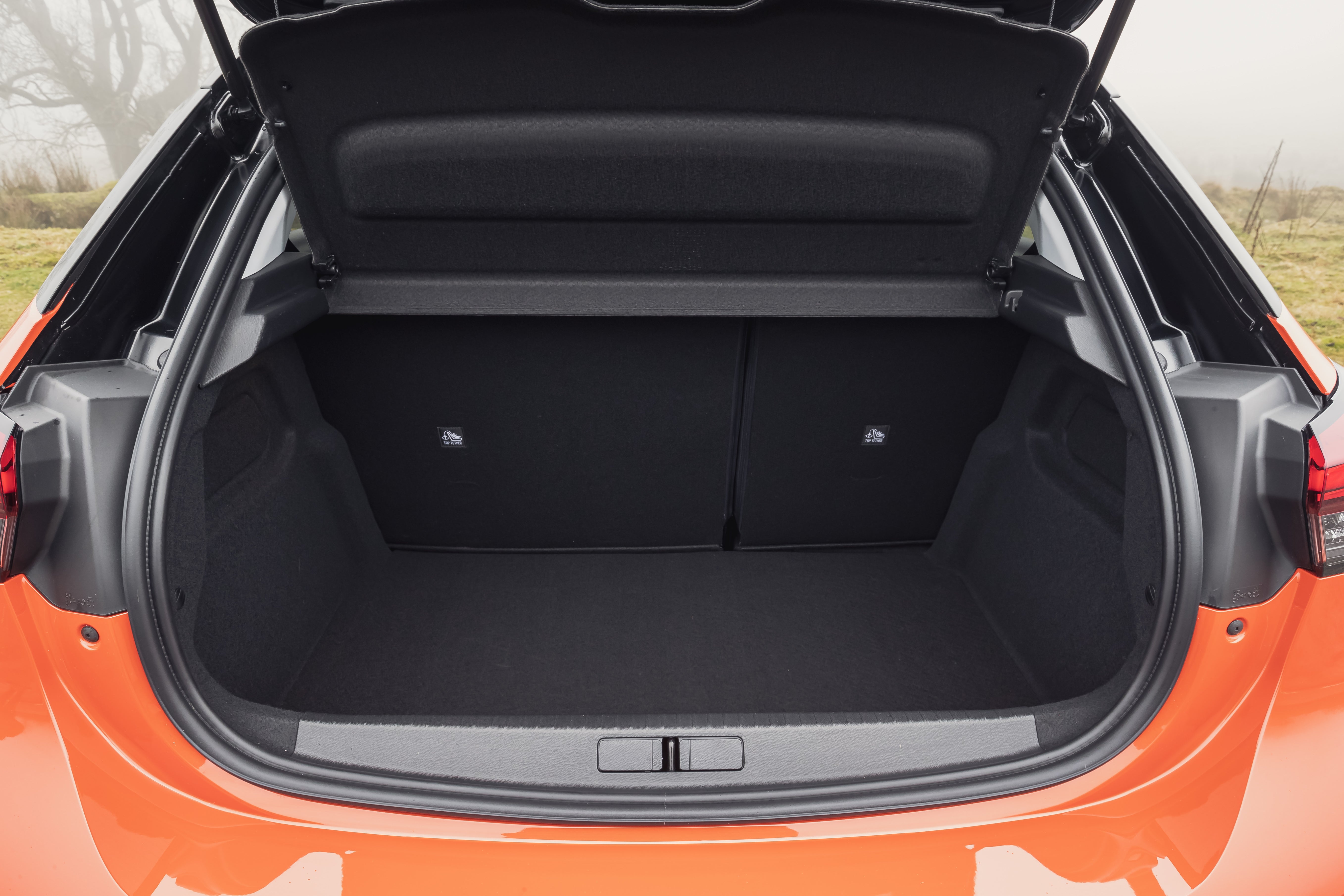 Opel Corsa 2020 салон багажник